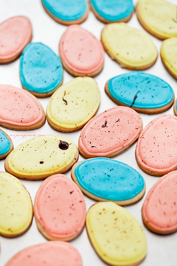 Speckled Easter egg cookies