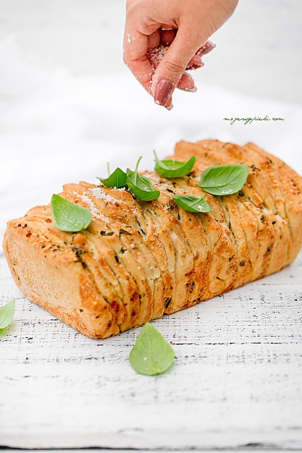 Garlic and parmesan pull-apart bread