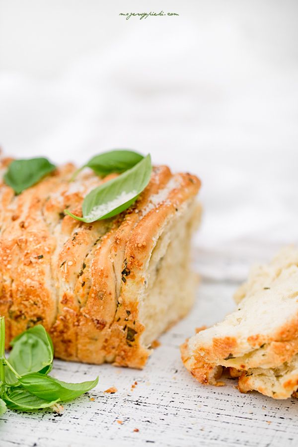 Garlic and parmesan pull-apart bread