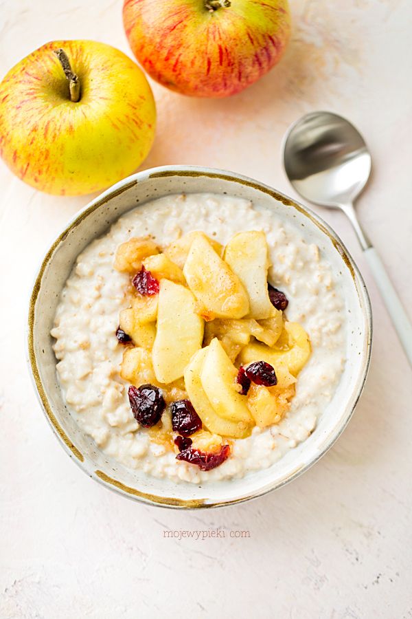 Apple and cranberry porridge