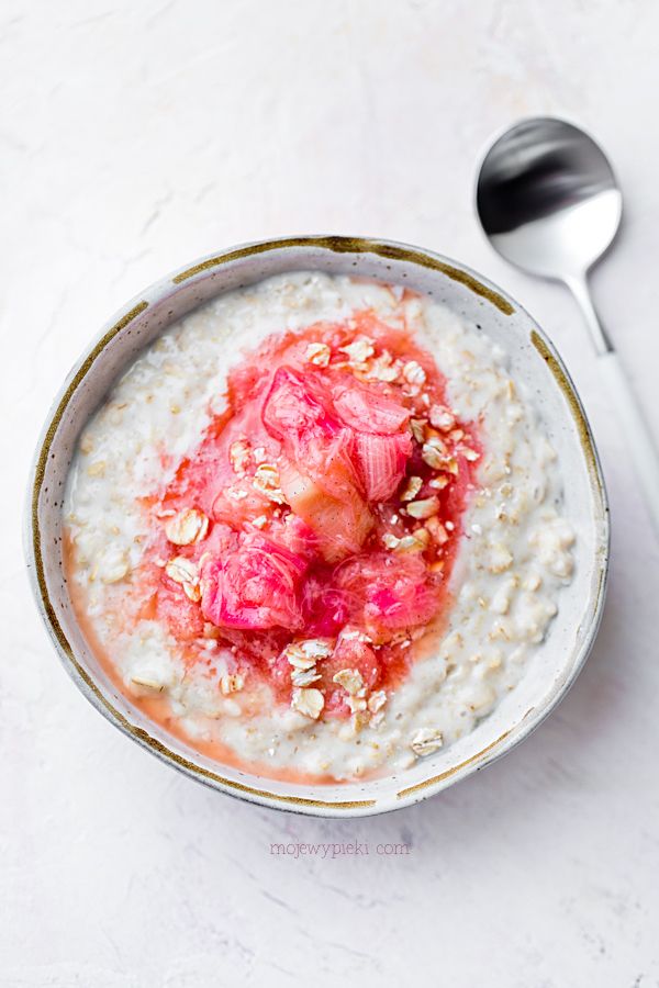 Rhubarb porridge