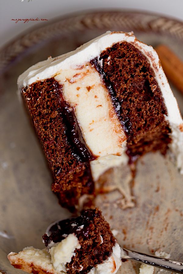 Gingerbread cheesecake cake