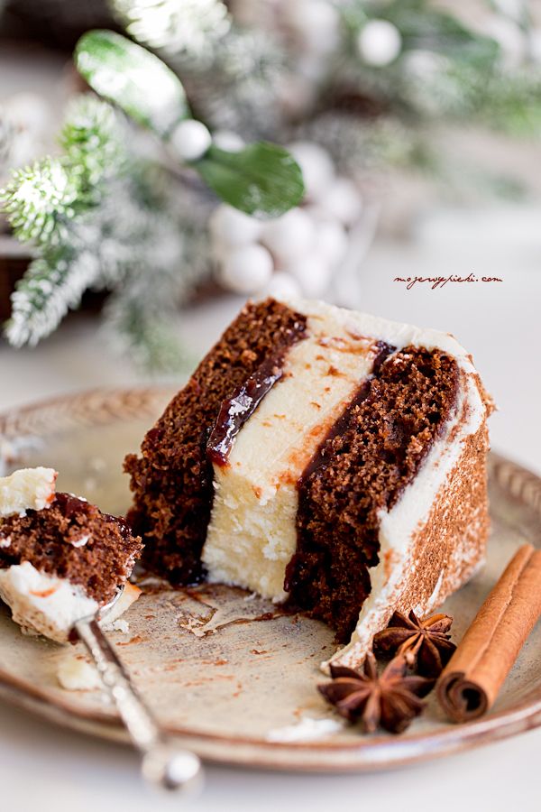 Gingerbread cheesecake cake