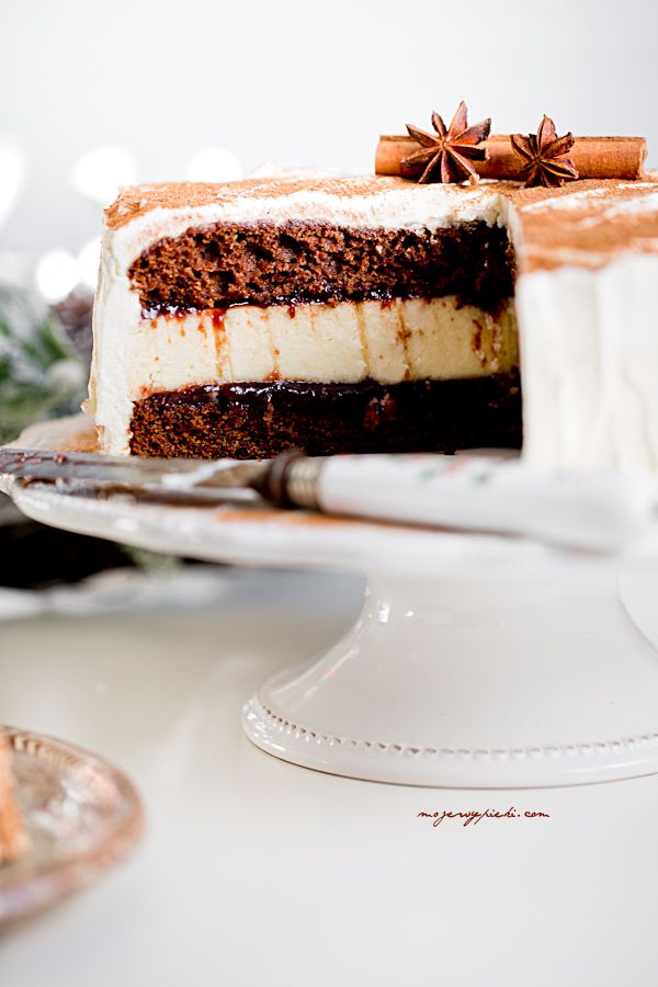 Gingerbread cheesecake cake