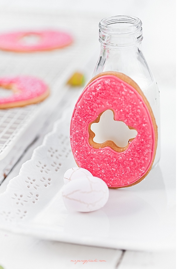 Speckled Easter egg cookies
