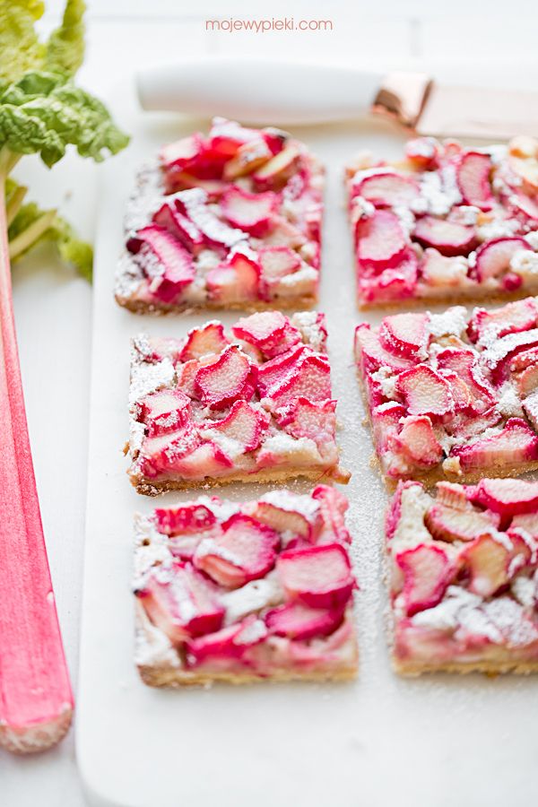 Simple rhubarb traybake