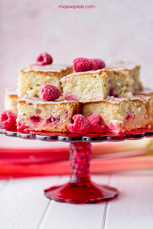 Rhubarb and raspberry cake