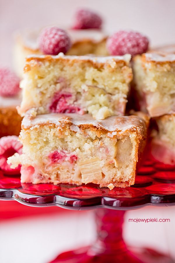 Rhubarb and raspberry cake