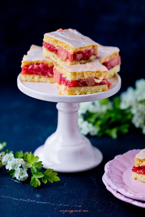 Fluffy rhubarb cake