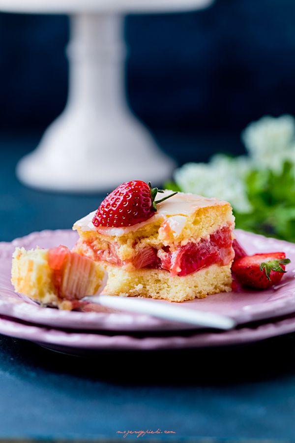 Fluffy rhubarb cake