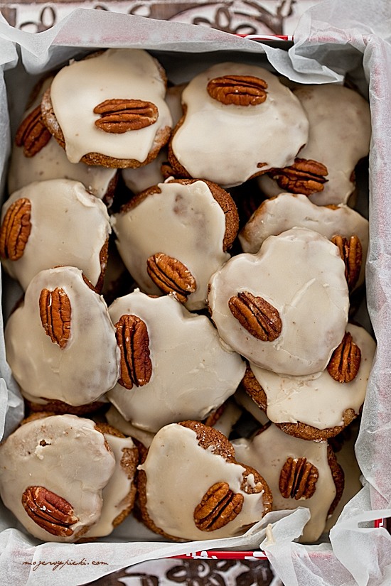 Rustic nut gingerbread hearts