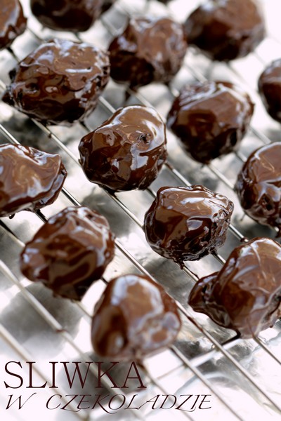 Chocolate-covered prunes with marzipan