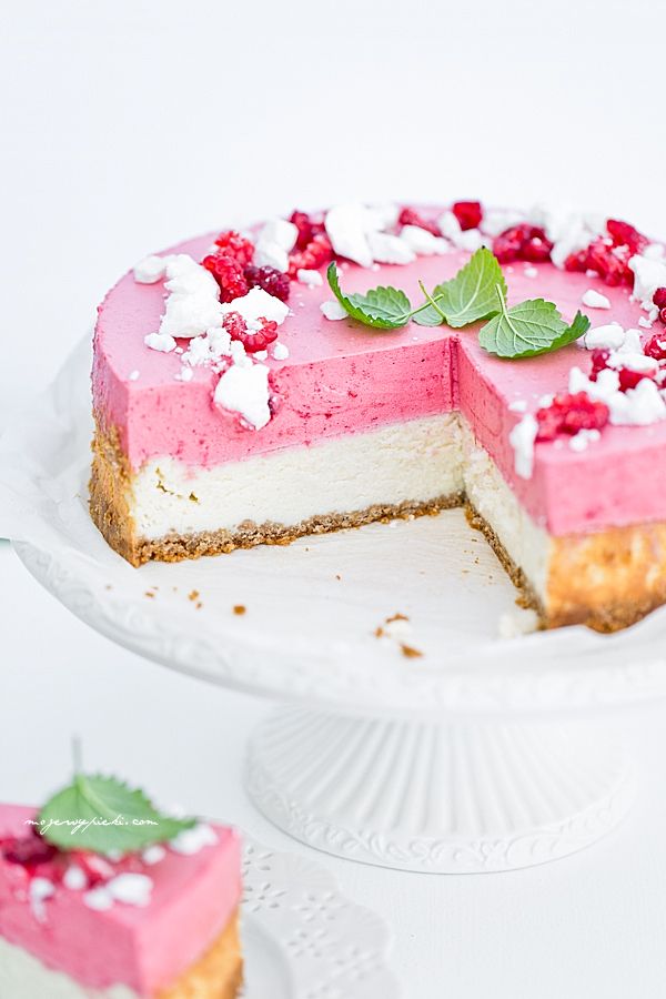 Raspberry mousse cheesecake