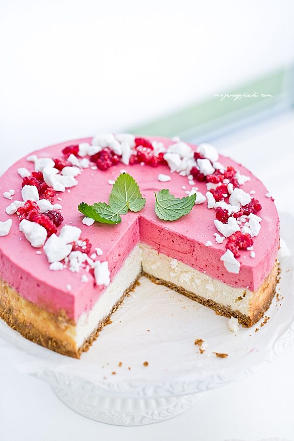 Raspberry mousse cheesecake