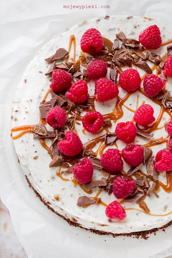 Daim and raspberry cheesecake