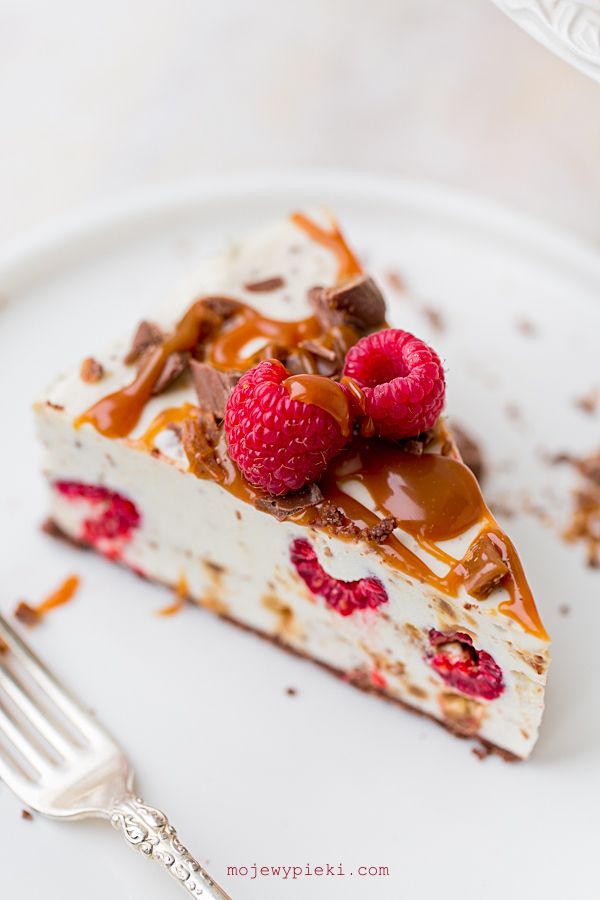 Daim and raspberry cheesecake
