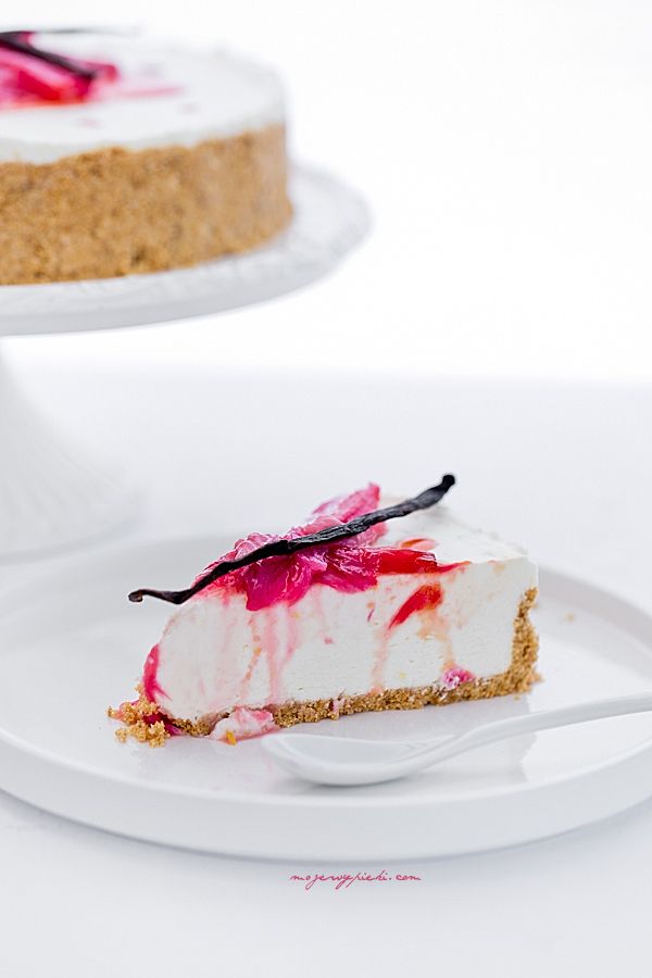 Lemon cheesecake with roasted rhubarb