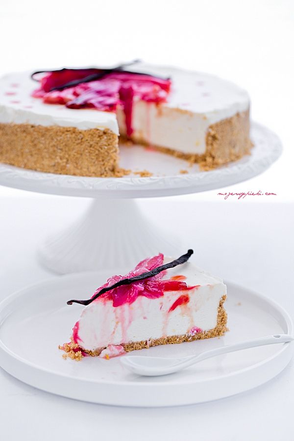 Lemon cheesecake with roasted rhubarb