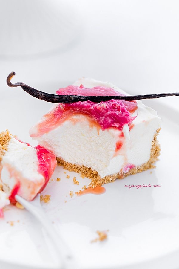 Lemon cheesecake with roasted rhubarb