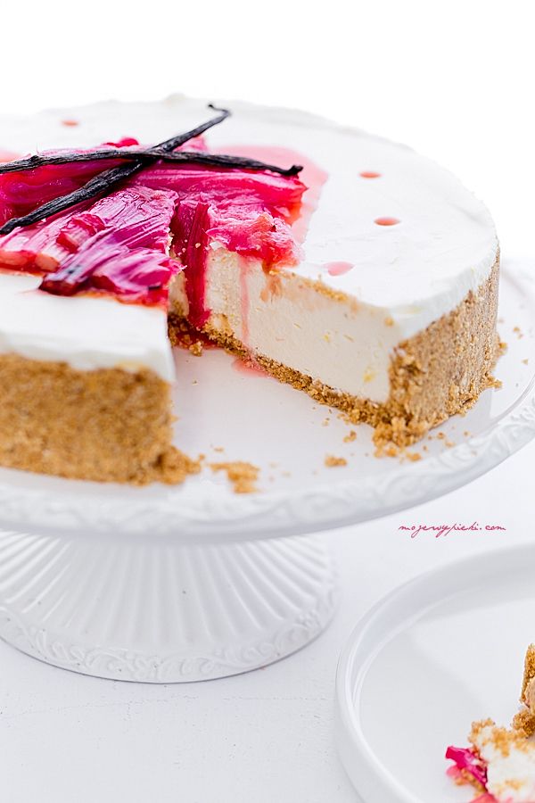 Lemon cheesecake with roasted rhubarb