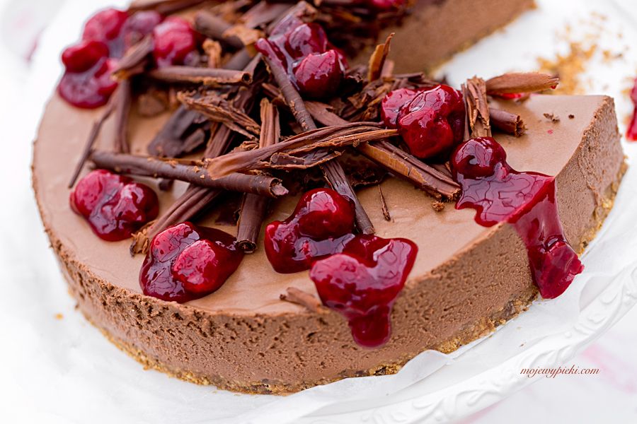 Chocolate cheesecake with cherries