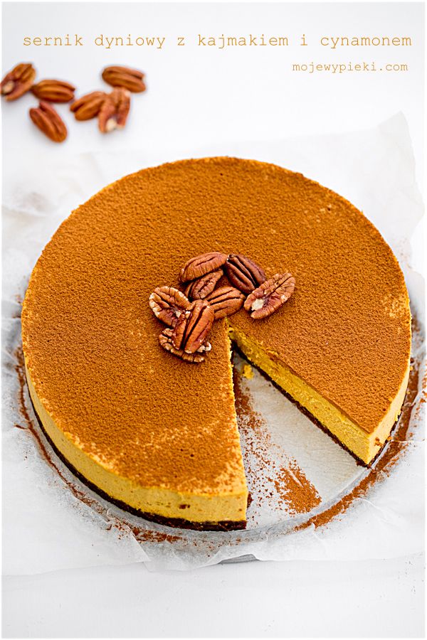 Pumpkin cheesecake with dulce de leche and cinnamon