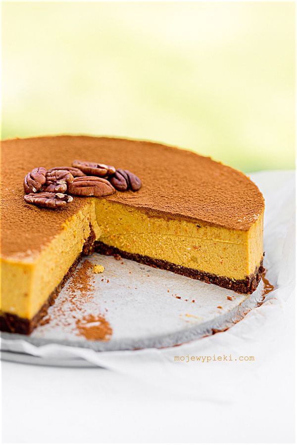Pumpkin cheesecake with dulce de leche and cinnamon