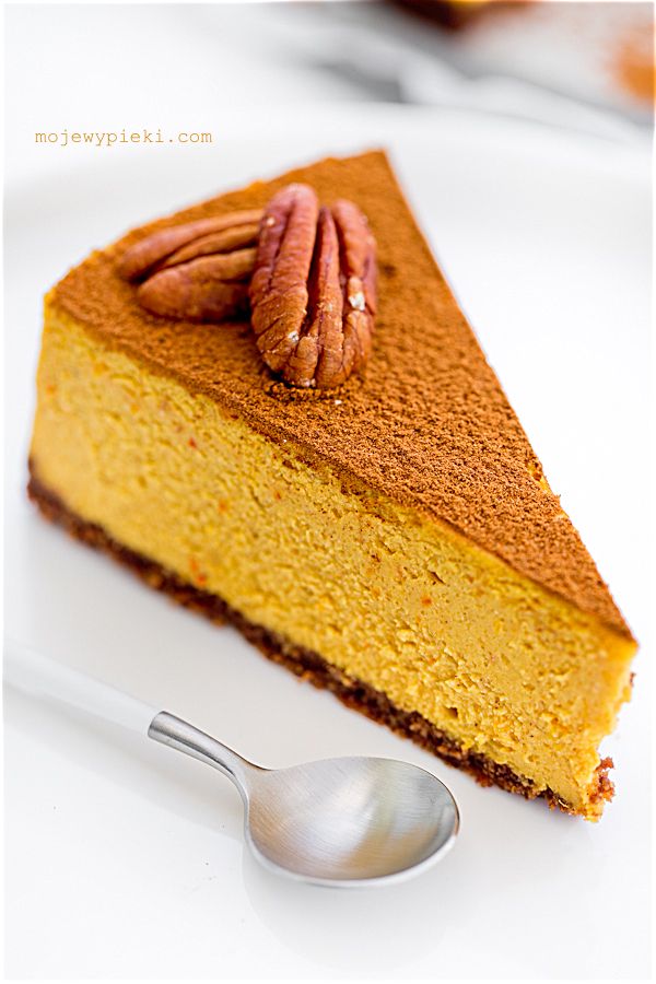 Pumpkin cheesecake with dulce de leche and cinnamon