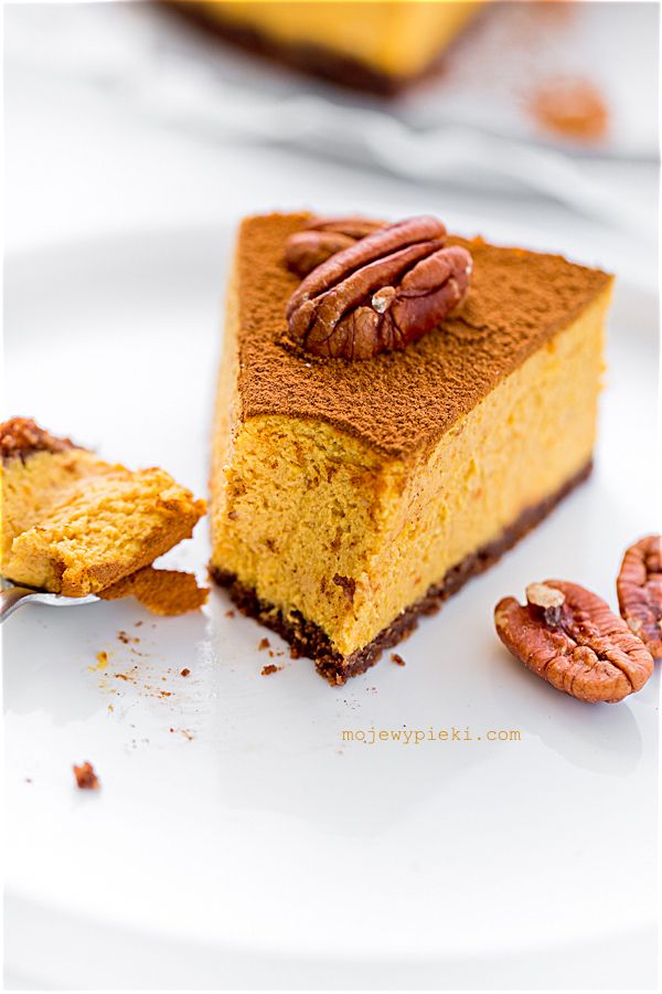 Pumpkin cheesecake with dulce de leche and cinnamon