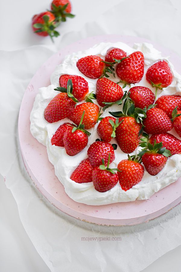 Strawberry no-bake cheesecake