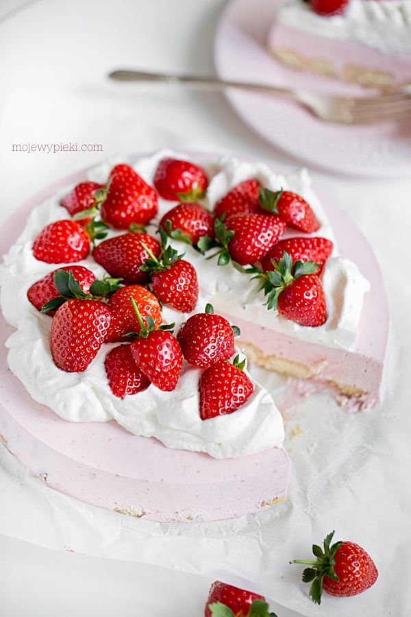 Strawberry no-bake cheesecake
