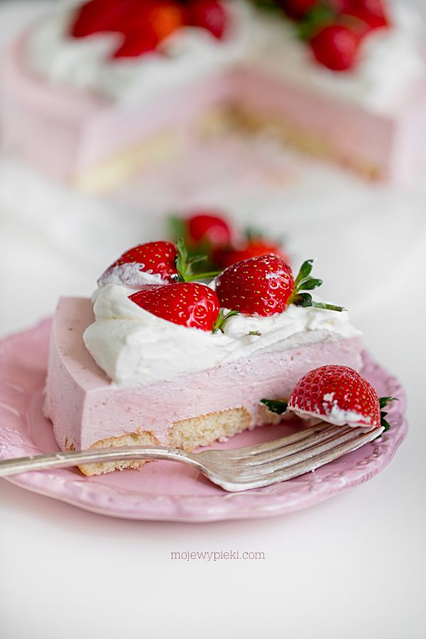 Strawberry no-bake cheesecake