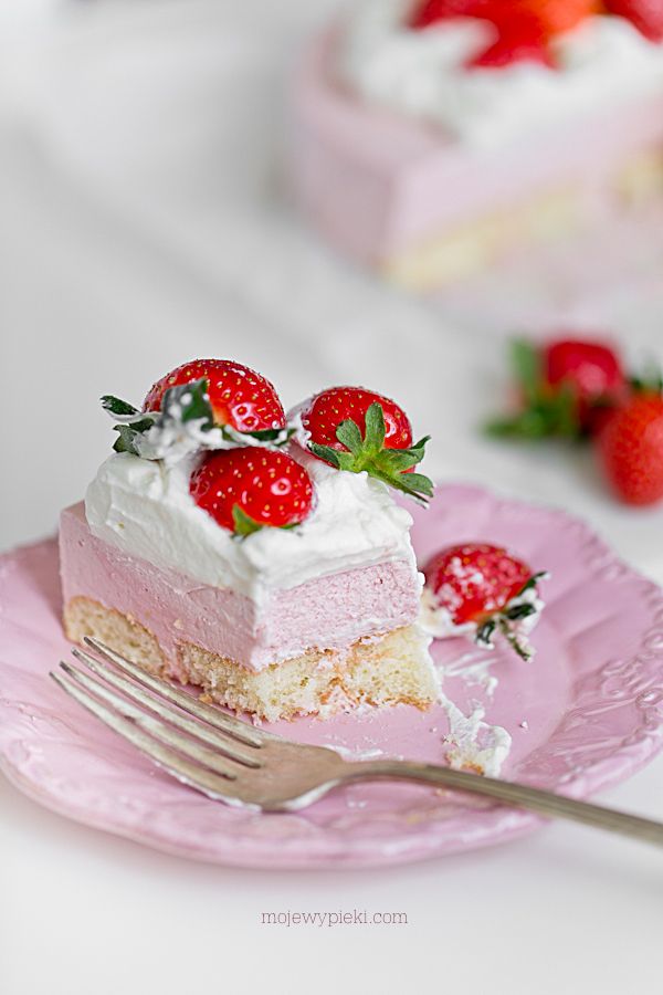 Strawberry no-bake cheesecake