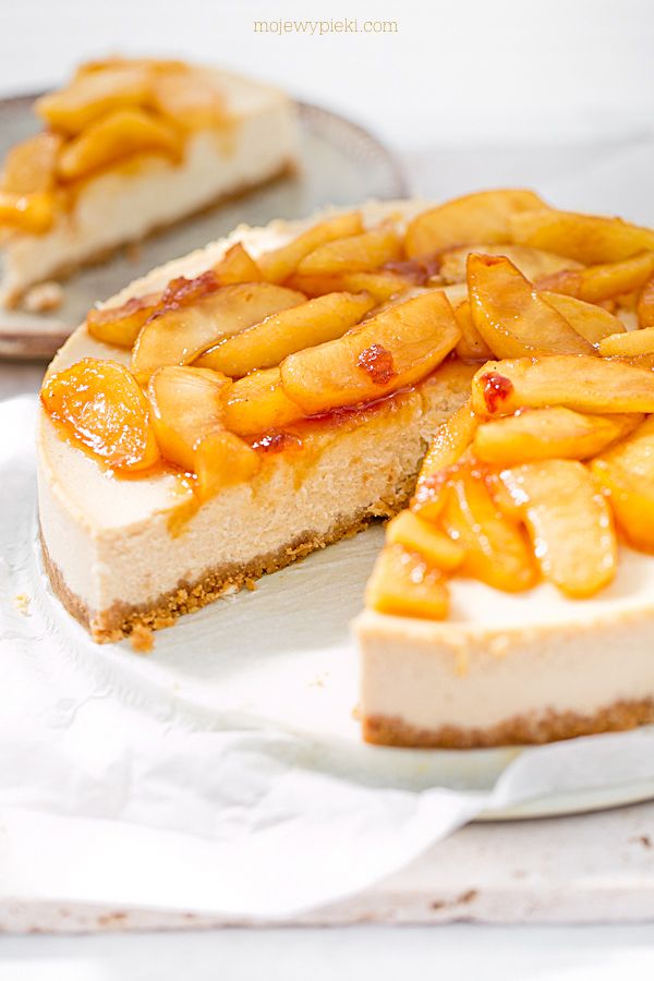 Maple syrup cheesecake with caramelised apples