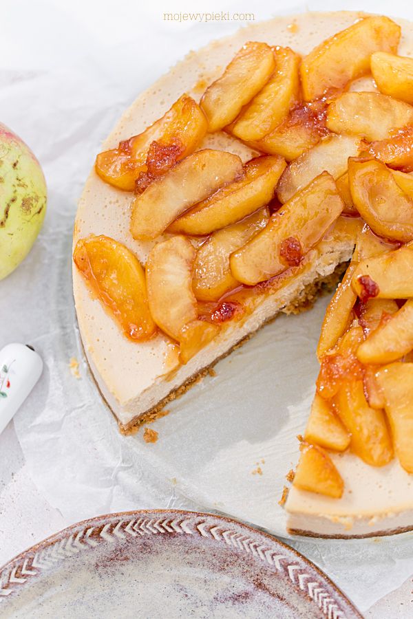 Maple syrup cheesecake with caramelised apples