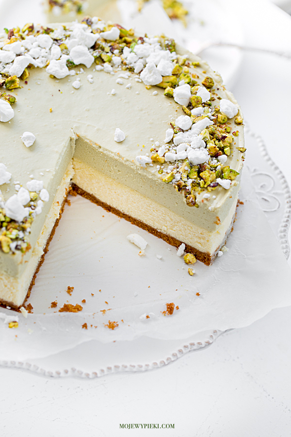 Pistachio mousse cheesecake