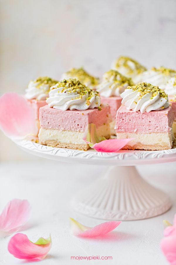 Rhubarb mousse cheesecake