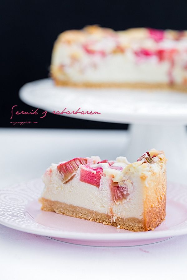 Rhubarb cheesecake with cinnamon and ginger