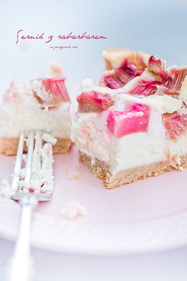 Rhubarb cheesecake with cinnamon and ginger