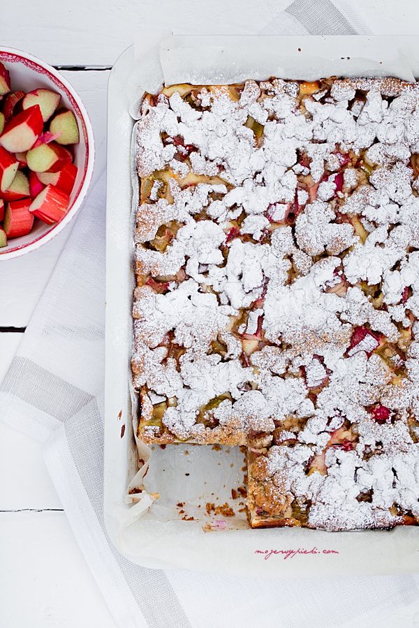 Rhubarb crumble cheesecake bars