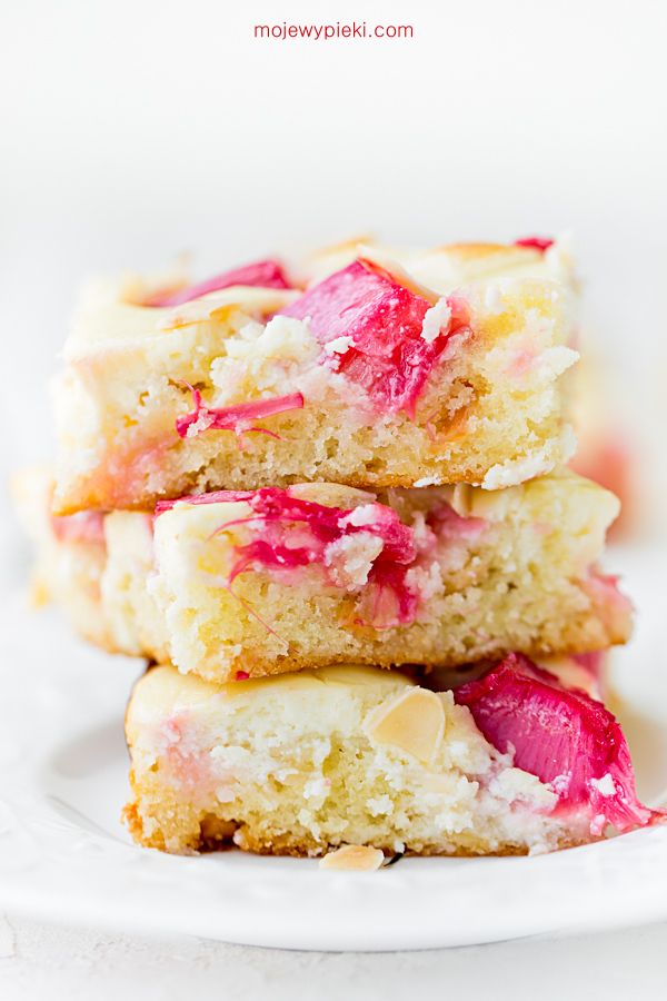 Rhubarb cheesecake blondies