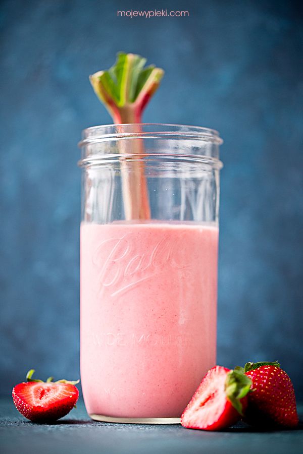 Rhubarb and strawberry smoothie