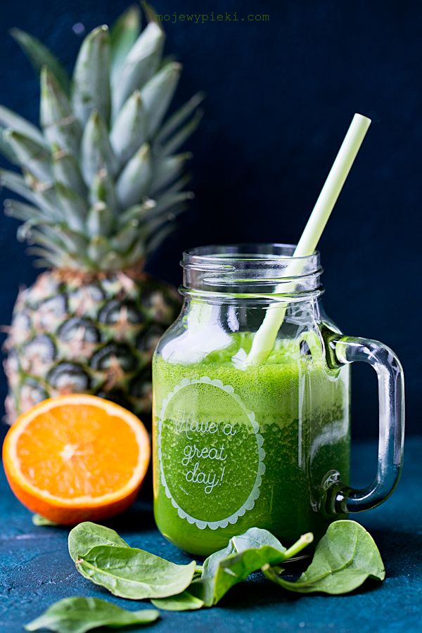 Spinach and pineapple smoothie