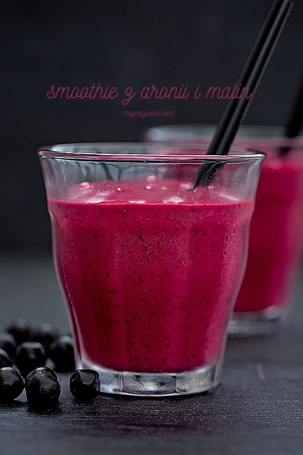 Chokeberry and raspberry smoothie