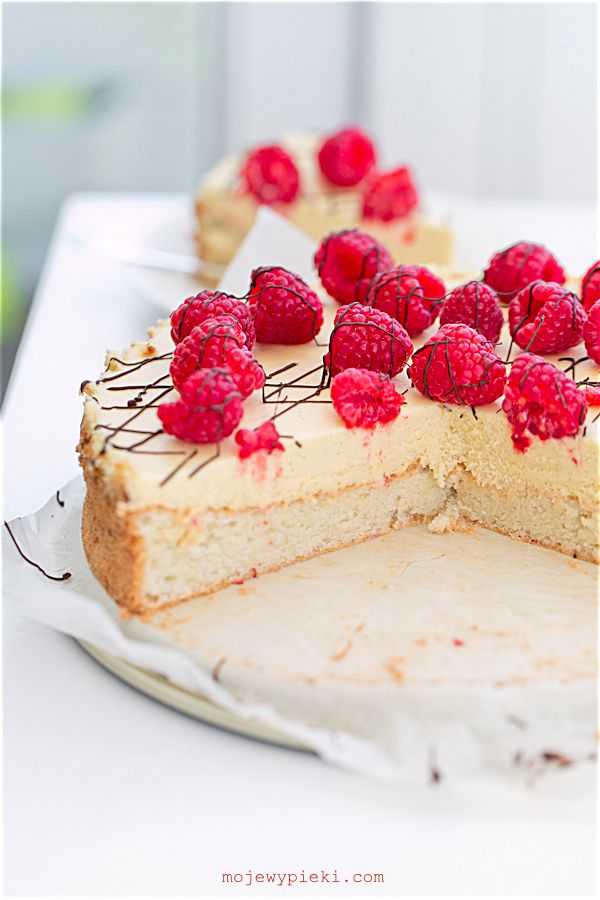 Suksesssterte – Norwegian vanilla almond cake