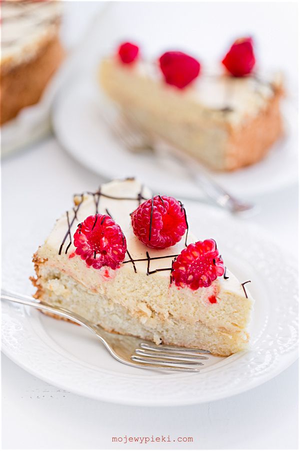 Suksesssterte – Norwegian vanilla almond cake