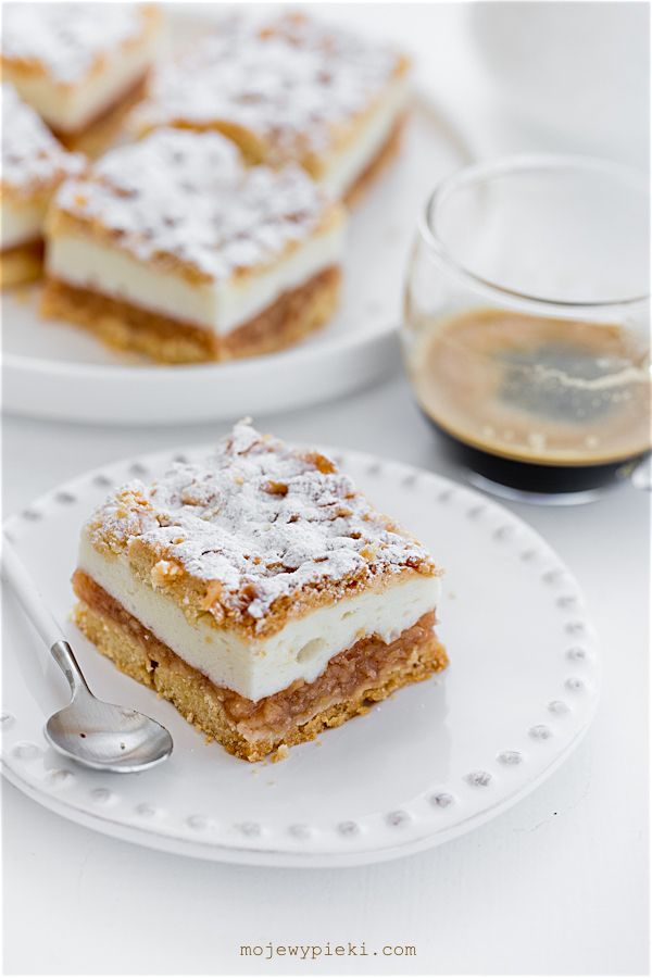 Polish apple cake with light meringue foam