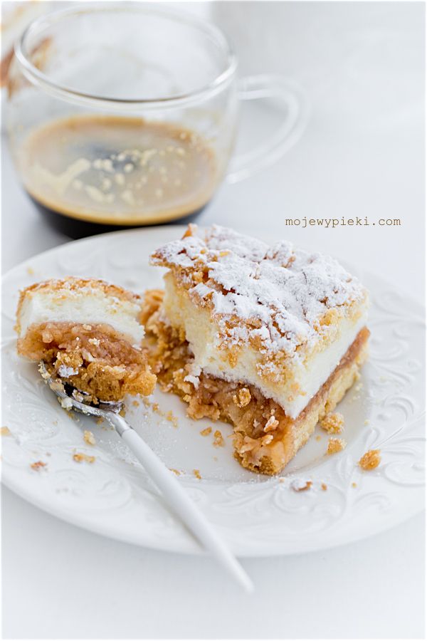 Polish apple cake with light meringue foam