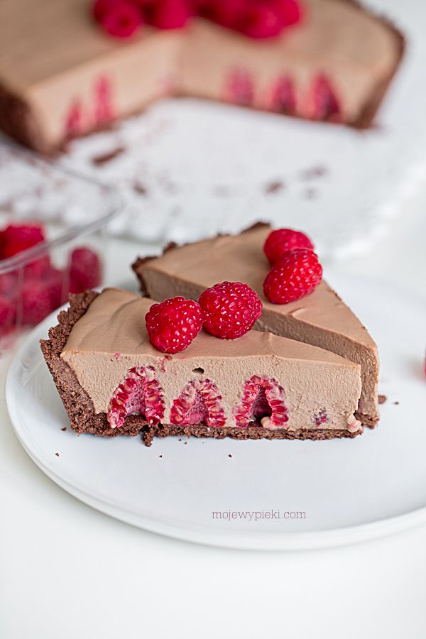 Milk chocolate mousse tart with raspberries