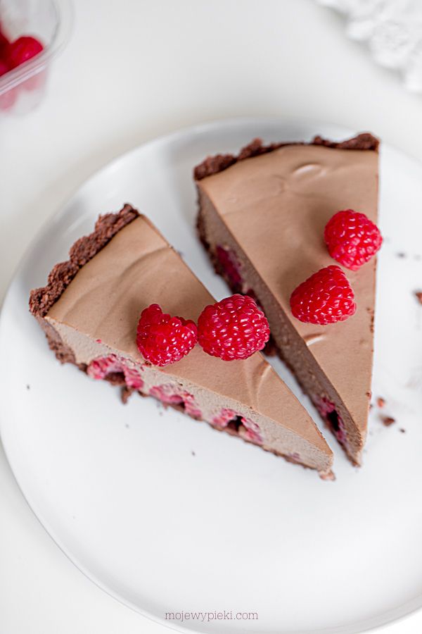 Milk chocolate mousse tart with raspberries